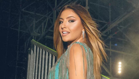 Έλενα Παπαρίζου: Τέλος τα μακριά μαλλιά για την τραγουδίστρια!