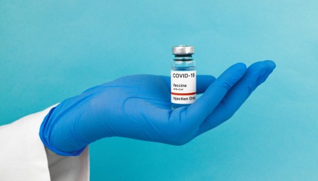 54χρονος Υποφέρει Από Παρενέργειες Του Εμβολίου Της Covid