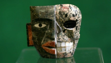 Cash or Trash: Μια μάσκα εξιστορεί από μόνη της την ιστορία καταγωγής της