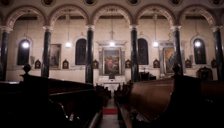 Καθολική Εκκλησία: Μαύρο Χρήμα Σε Νυχτερινά Κέντρα