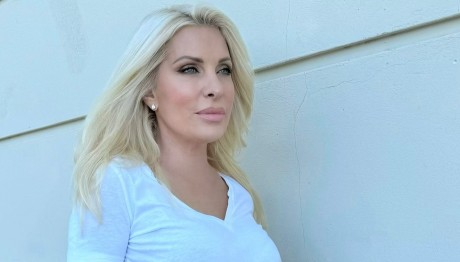 Ελένη Μενεγάκη: Kυριακάτικη βόλτα με τη μικρή Μαρίνα