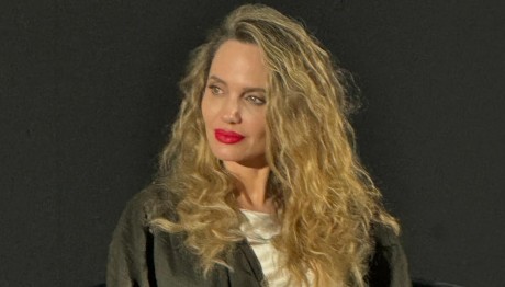 «Η Angelina Jolie από κοντά μοιάζει 32 ετών. Θέλει να έρθει στην Ελλάδα»