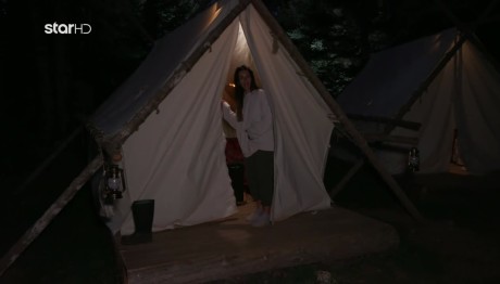 Έξαλλη η Λαρού για ένα ψωμάκι: «Ντροπή ρε! Τι άνθρωποι είστε;»