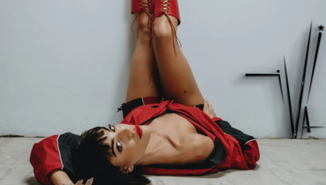 Ήβη Αδάμου: Το Music Video Για Το Νέο Της Hit, «Λόγια»