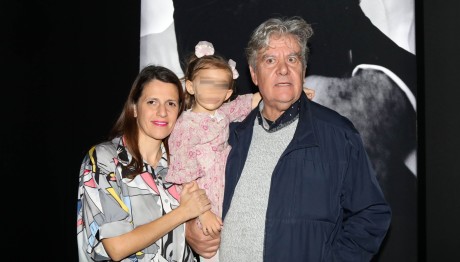 Βασίλης Χαλακατεβάκης: Σπάνια δημόσια εμφάνιση με τη σύζυγο & την κόρη τους