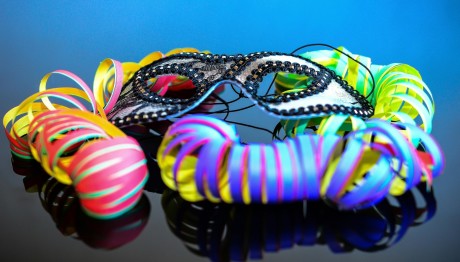 Τα παιδιά Μαθαίνουν Να Φτιάχνουν Καρναβαλικά