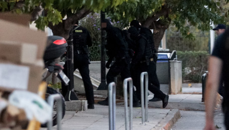 Αμπελόκηποι: «Kαθαρά» τα δύο όπλα που βρέθηκαν στη γιάφκα