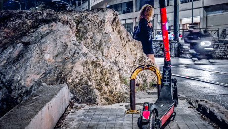 Χολαργός: Αυτοκίνητο Παρέσυρε 12χρονο Με Ηλεκτρικό Πατίνι