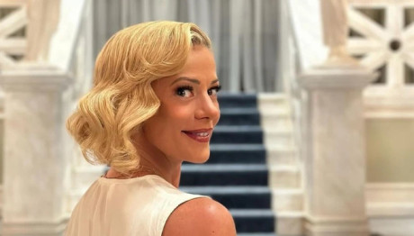 Ζέτα Μακρυπούλια: Με Vintage Look Μπήκε Στο Grand Hotel!