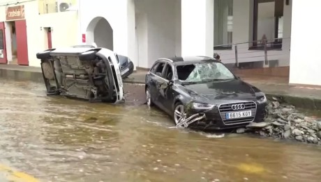 Πλημμύρες Στη Χιρόνα:  Σε Ποτάμια Μετατράπηκαν Οι Δρόμοι