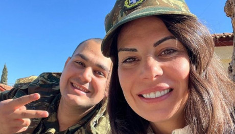 Εύη Βατίδου: Πήγε να δει τον γιο της στο στρατόπεδο