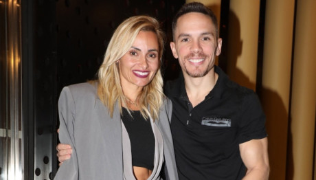 Μιλλούση: Η στιλάτη τσάντα που κράτησε σε βραδινή έξοδο