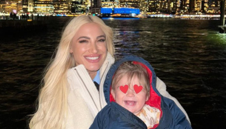 Τούνη: Συγκινημένη Που Άφησε Τον Γιο Της Στο Νηπιαγωγείο