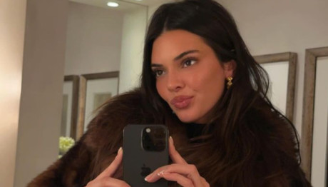 Κένταλ Τζένερ: Ποζάρει ολόγυμνη σε νέα της φωτογράφιση