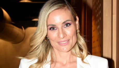 Ελεονώρα Μελέτη: Βόλτα με την κόρη της στη Γλυφάδα