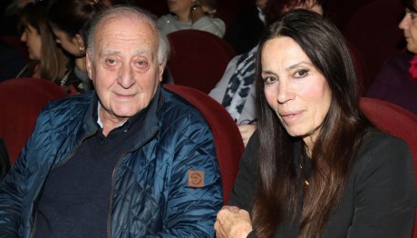 Γιώργος Χατζηνάσιος: Mε τη σύζυγό του, Μαρία, σε επίσημη θεατρική πρεμιέρα