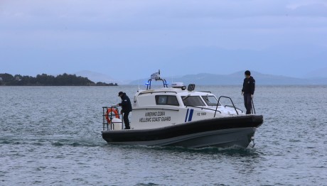 Άγιο Όρος: Ταχύπλοο Προσέκρουσε Στα Βράχια