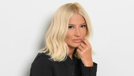 Φαίη Σκορδά: Στόλισε Το Χριστουγεννιάτικο Δέντρο Της