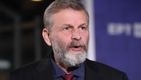 Απόστολος Γκλέτσος: Πάρτι Στο X Για Τις Ανεμογεννήτριες