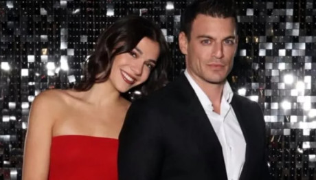 Φιντιρίκος: Φωτογραφίζει Τη Μελίνα Νικολαΐδη Στο Σπίτι Του