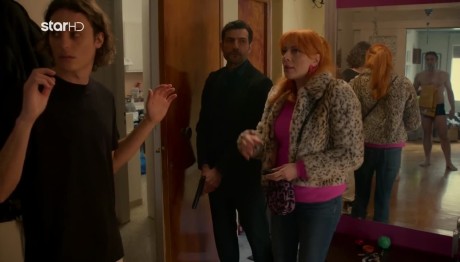 IQ 160: Ο Βασικός Ύποπτος Γυμνός Μπροστά Στη Μουρίκη