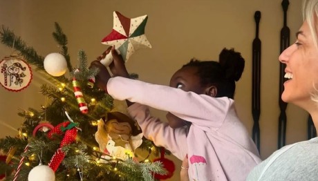 Χριστίνα Κοντοβά: Μαμά Και Κόρη Στόλισαν Το Δέντρο