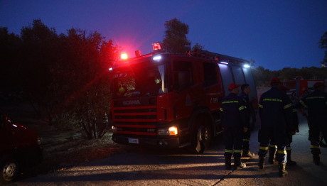 Φωτιά Σε Μπαρ Στο Παγκράτι - Έσπαγαν Τα Τζάμια Για Να Βγουν