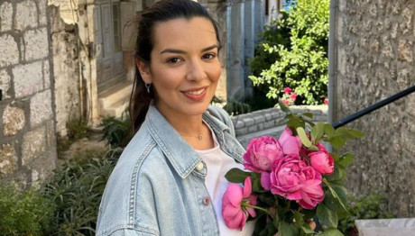 Ράλλη: Η Πινελιά Της Κόρης Της Στο Χριστουγεννιάτικο Δέντρο