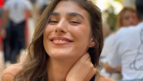 Χρύσα Μιχαλοπούλου: Ποζάρει Με Την Αδερφή Της, Όλγα