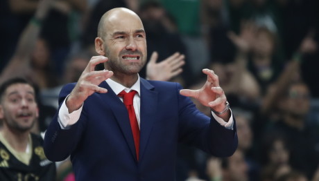 Αποθέωσαν Και Μπουγέλωσαν Τον Βασίλη Σπανούλη