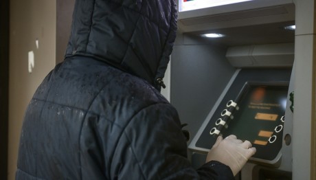 Ποιες Προμήθειες Τραπεζών Μειώνονται Κατά 50%