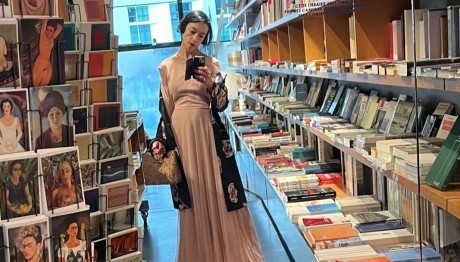 Έλενα Τοπαλίδου: Ποζάρει topless- «Έτσι γεννήθηκα. Δε διεκδικώ σεβασμό»