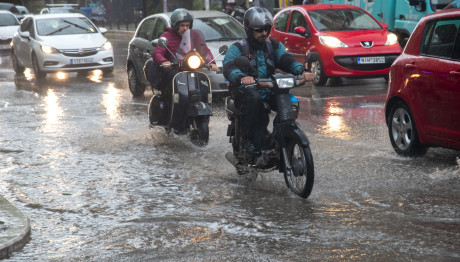 Καιρός: Άνοιξαν Οι Ουρανοί Στην Αθήνα - Προσοχή