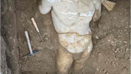 Ηρώδειο: Βρέθηκε μαρμάρινο άγαλμα νεαρού θεού Ερμή