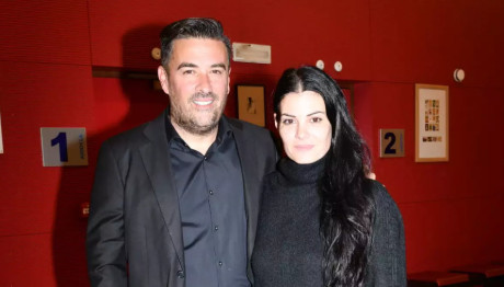 Αϊβάζης -Κορινθίου: Στόλισαν Μαζί Με Την Κόρη Τους Το Δέντρο