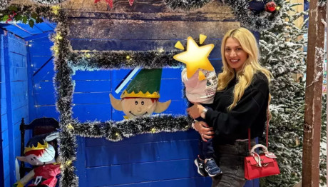 Σπυροπούλου: Η Χριστουγεννιάτικη Βόλτα Με Τον Γιο Της