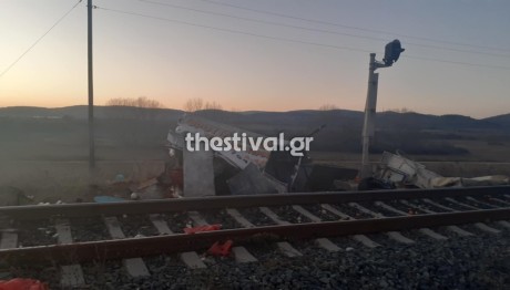 Κιλκίς: Τρένο Συγκρούστηκε Με Αυτοκίνητο