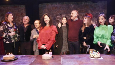 Γενέθλια στο σανίδι: Oι τρεις ηθοποιοί που έσβησαν τα κεράκια στο θέατρο