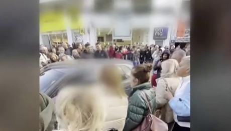 Χαλάνδρι: Πάρκαρε Στη Μέση Του Δρόμου & Πήγαν Να Τον Δείρουν