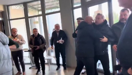 Αγοραστός: Του Επιτέθηκαν Συγγενείς Των Θυμάτων Των Τεμπών