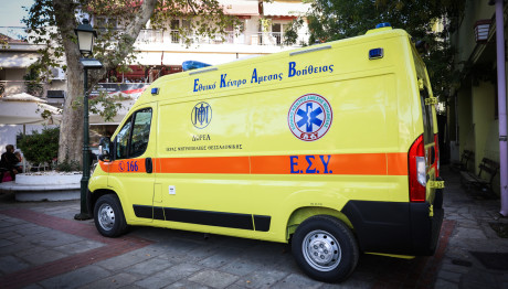 Ίλιον: Ταξί Προσέκρουσε Σε Σταθμευμένο ΙΧ - Ένας Νεκρός