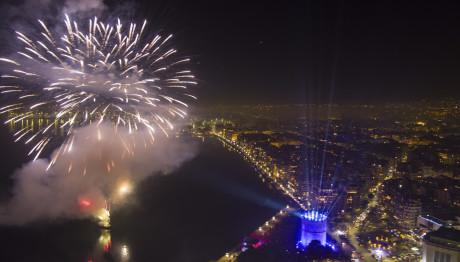Πρωτοχρονιά στη Θεσσαλονίκη: Πυροτεχνήματα και λέιζερ στον Λευκό Πύργο
