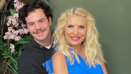 Άγγελος Λάτσιος: Οι σπάνιες φωτογραφίες με τις αδελφές του