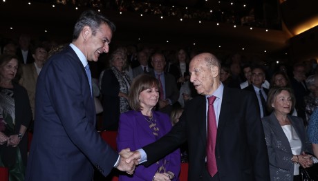 Ο πολιτικός κόσμος αποχαιρετά τον Κώστα Σημίτη - Το μήνυμα του Πρωθυπουργού