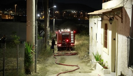 Αιγάλεω: Γυναίκα ανασύρθηκε νεκρή μετά από φωτιά στο σπίτι της
