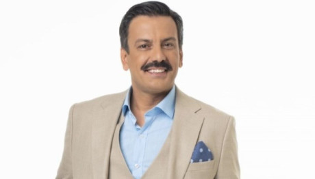 Θάνος Κιούσης: Φωτογραφίζει Την Κούκλα Σύζυγό Του