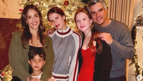 Τζέσικα Άλμπα – Κας Γουόρεν