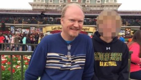 Παιδόφιλος Γιατρός Έπεισε 13χρονη Να Κρεμαστεί Στο Μπάνιο