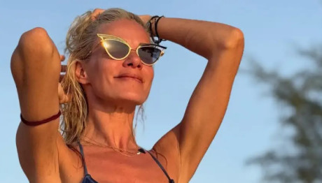 Ζέτα Μακρυπούλια: Ποζάρει στιλάτη με τέλεια μαγιό στο Βιετνάμ