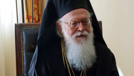 Αρχιεπίσκοπος Αναστάσιος: Διασωληνωμένος Στον Ευαγγελισμό